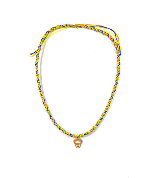 DIJE KRÁNIO LOGO ORIGINAL 10K CON HILO ARTESANAL KRÁNIO COMBINATIONS CHOKER & PULSERA AMARILLO & AZUL