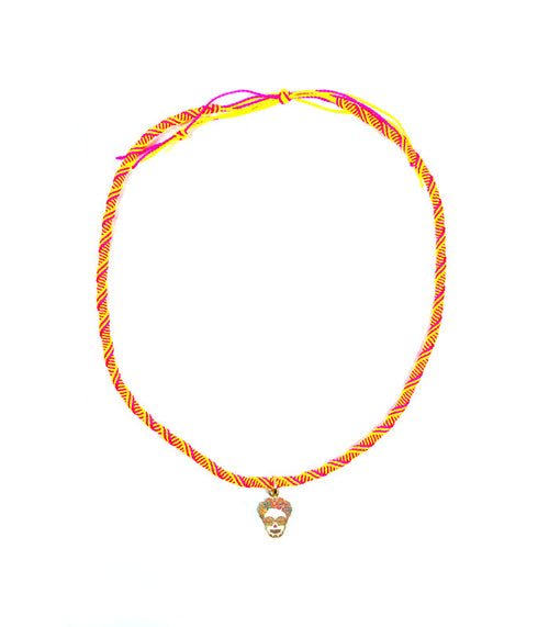 DIJE KRÁNIO LOGO ORIGINAL 10K CON HILO ARTESANAL KRÁNIO COMBINATIONS CHOKER & PULSERA ROSA & NARANJA